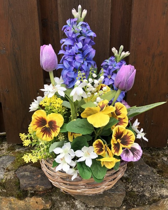 Jarní dekorace na hrob s hyacinty 1